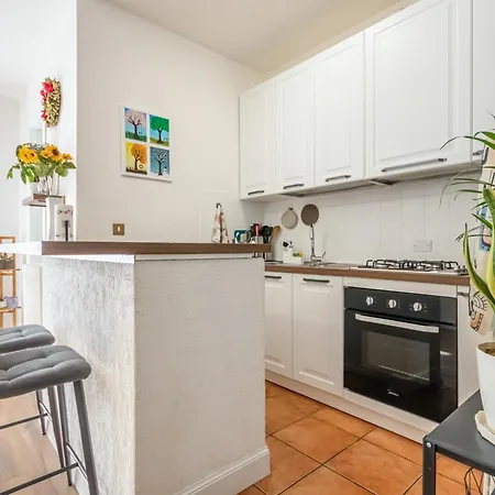 Guesthost - Bright Near Mestre Station *